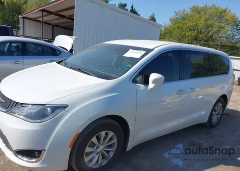2018 Chrysler Pacifica Touring Plus z USA, uszkodzony, nr VIN 2C4RC1FGXJR260597